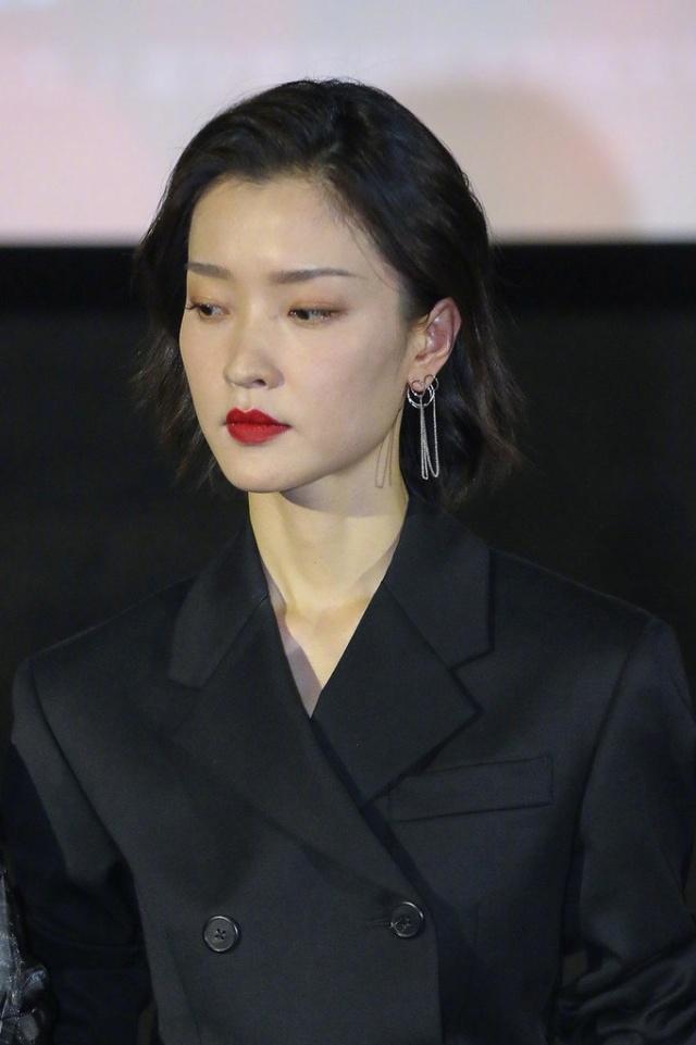 杜鹃不愧是超模新剧里也太会穿了烂大街服装穿出高冷美感