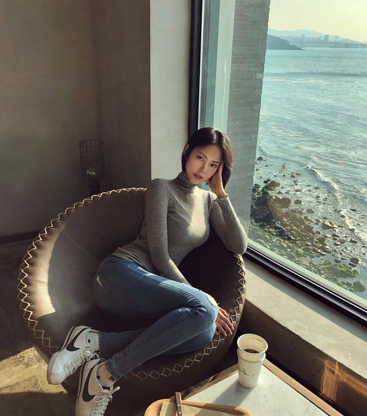 韩国健身女神高挑身材走红网络1周练5次