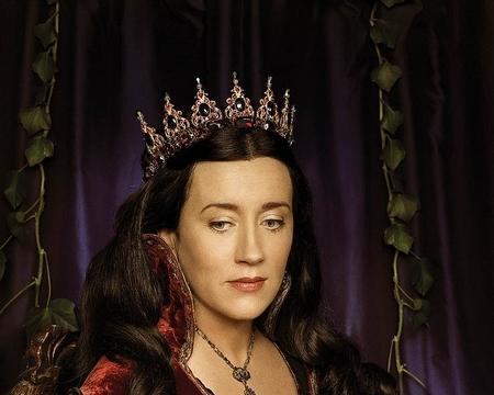 母亲是凯瑟琳王后( 阿拉贡的凯瑟琳 ),丈夫是西班牙国王腓力二世