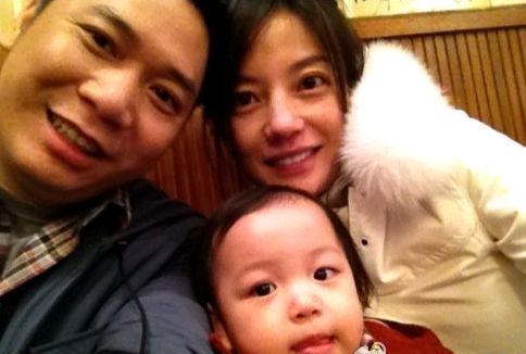 赵薇女儿黄新近照曝光,简直就是赵薇的复刻版