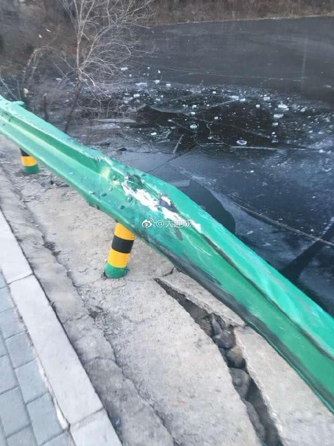 大连一货车坠入冰湖 车内两人冻僵身亡