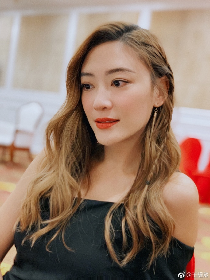 造型师晒应采儿"少女修炼手册",本尊在线回应:重点是我好看!