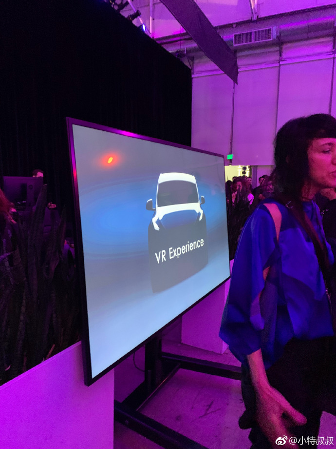 特斯拉model y发布会现场:惊现vr看车体验