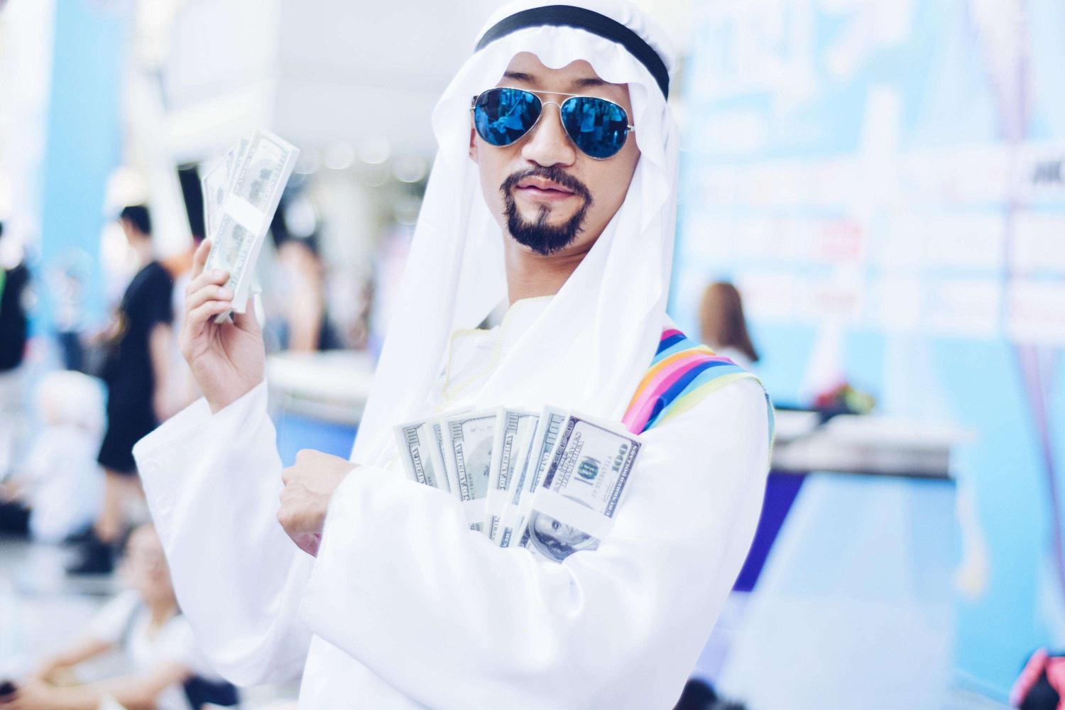 迪拜富豪宴会吃啥?网友看完直呼:贫穷限制了我的想象力