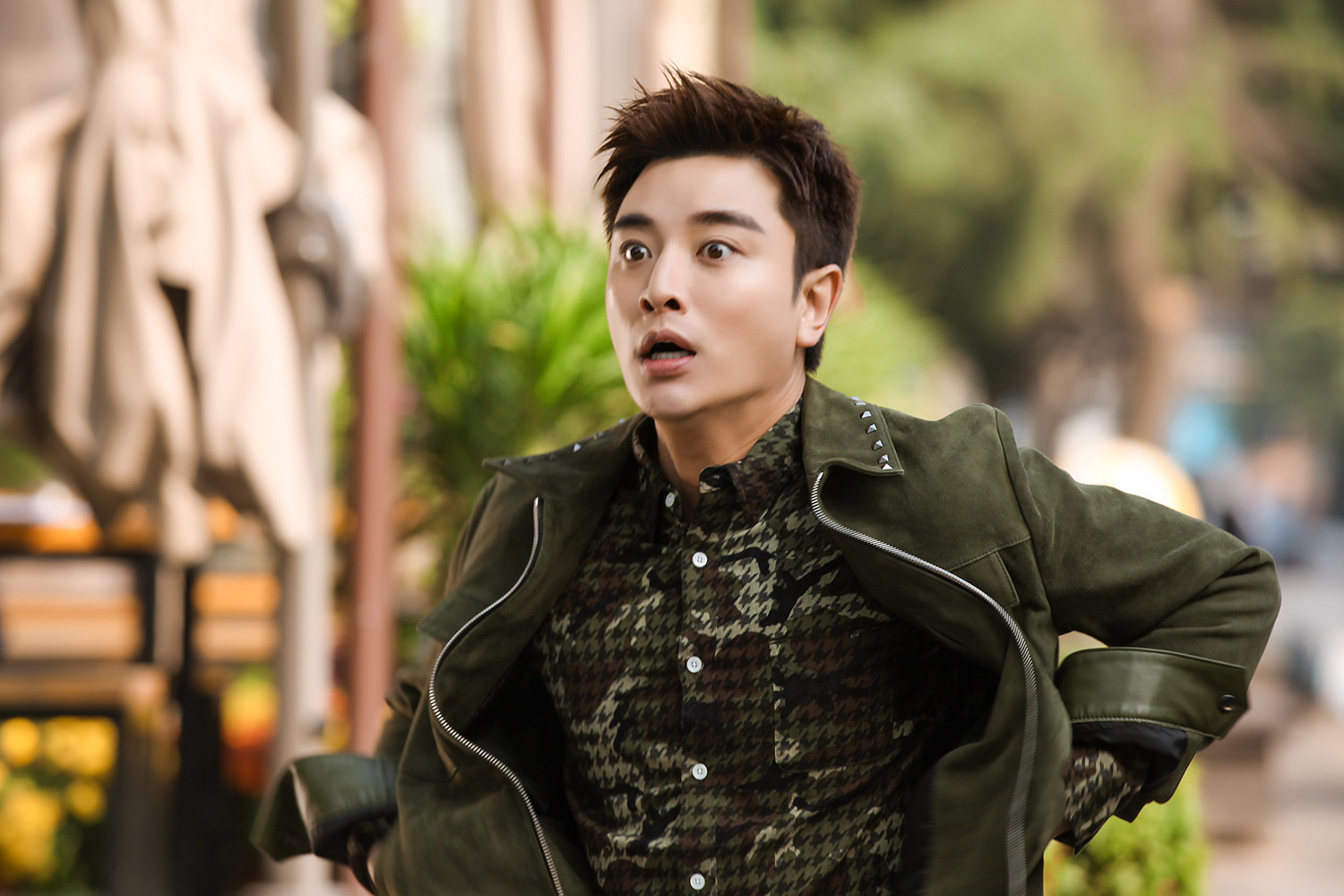 贾乃亮首次跨年深情独唱深夜发文感慨配图只有自己