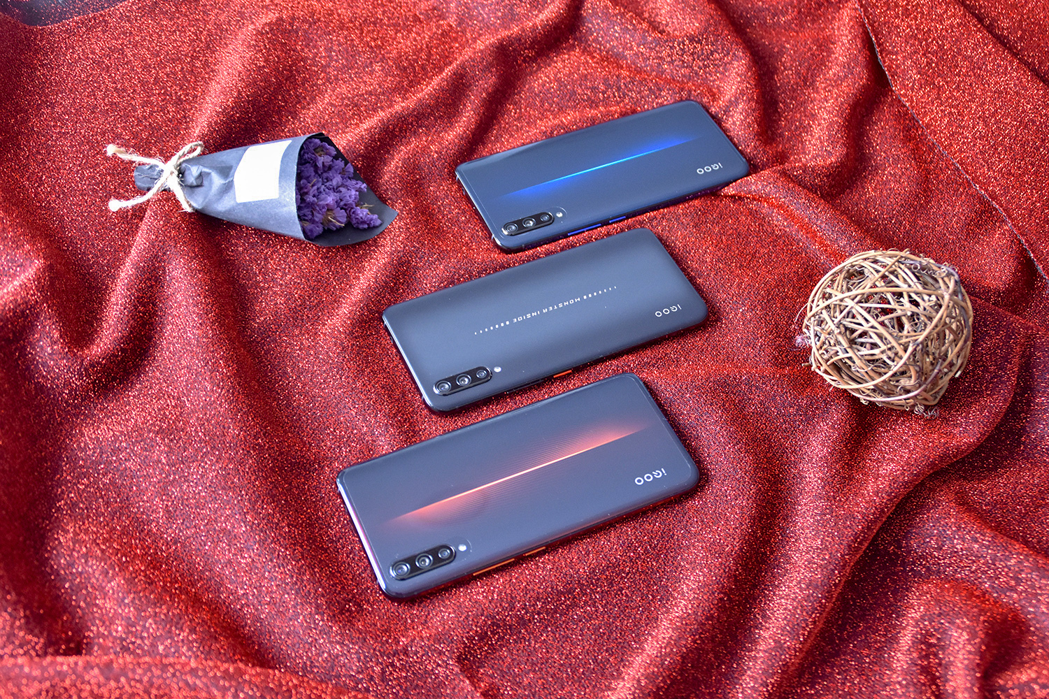 vivo iqoo真机图赏:电光蓝熔岩橙骑士黑全家福