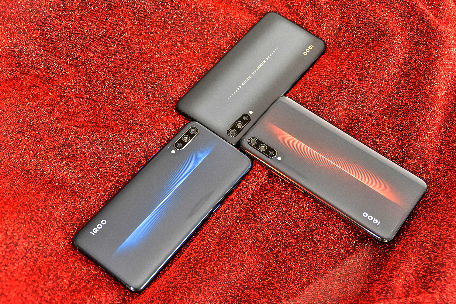 vivoiqoo真机图赏电光蓝熔岩橙骑士黑全家福