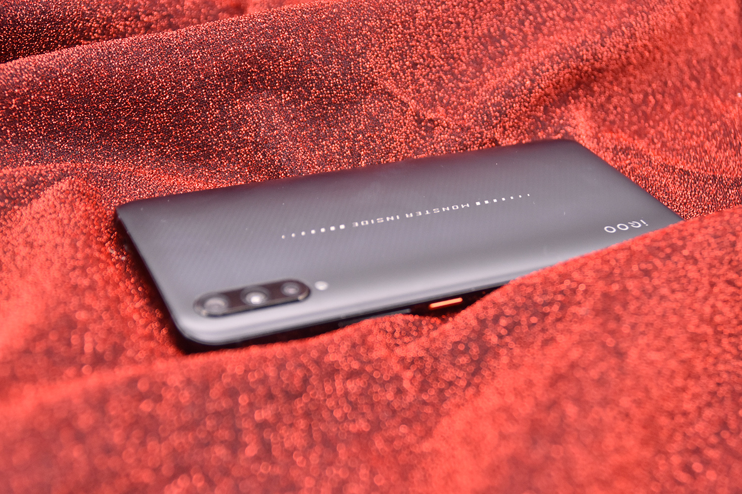 vivoiqoo真机图赏电光蓝熔岩橙骑士黑全家福