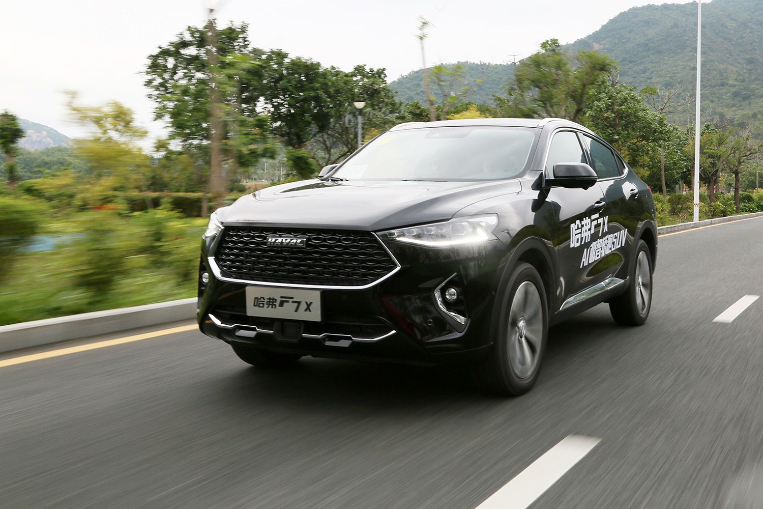 试驾哈弗f7x轿跑suv 看与长安cs85交锋它做了哪些准备