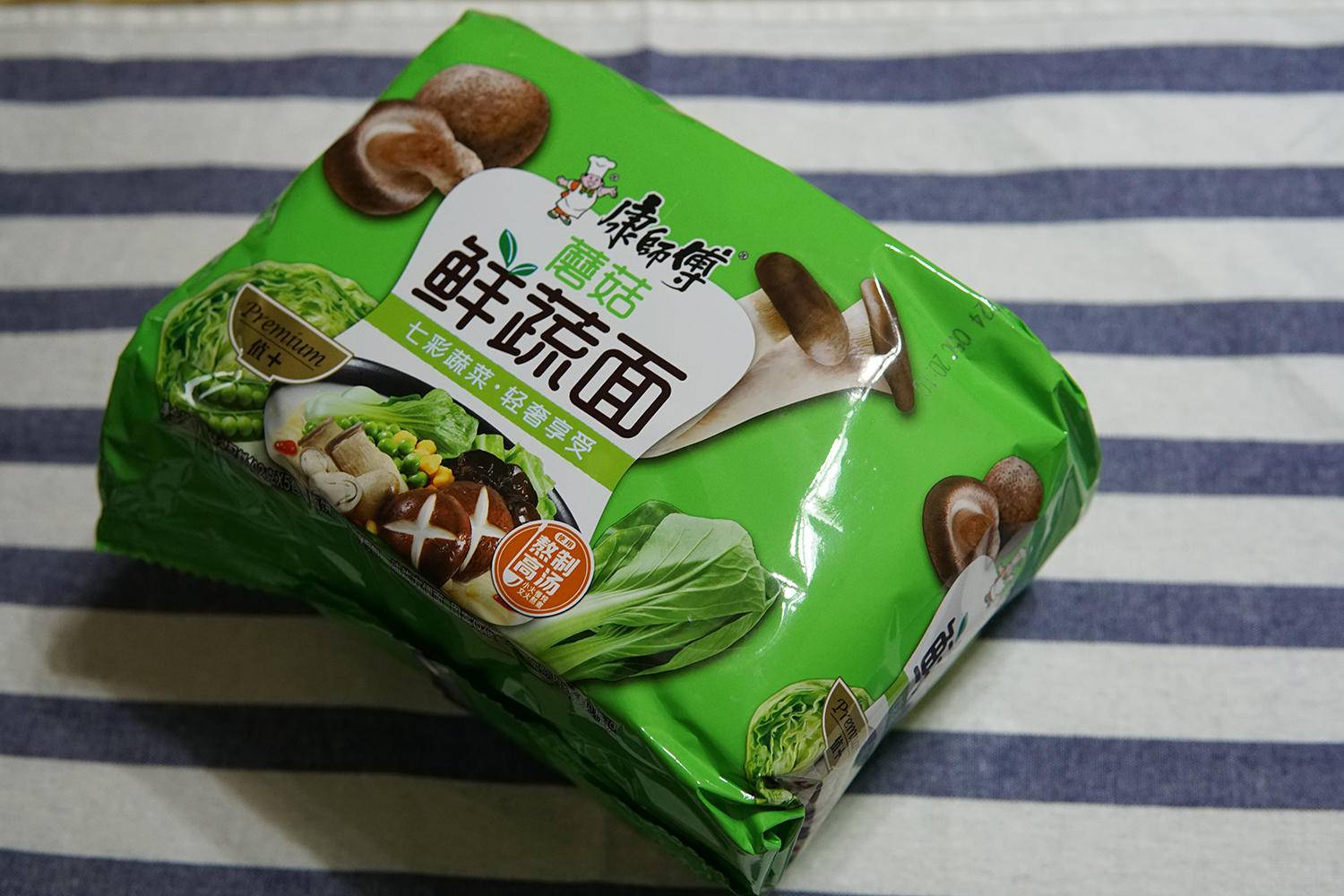 想把几块钱的康师傅蘑菇鲜蔬面吃出仪式感盘它