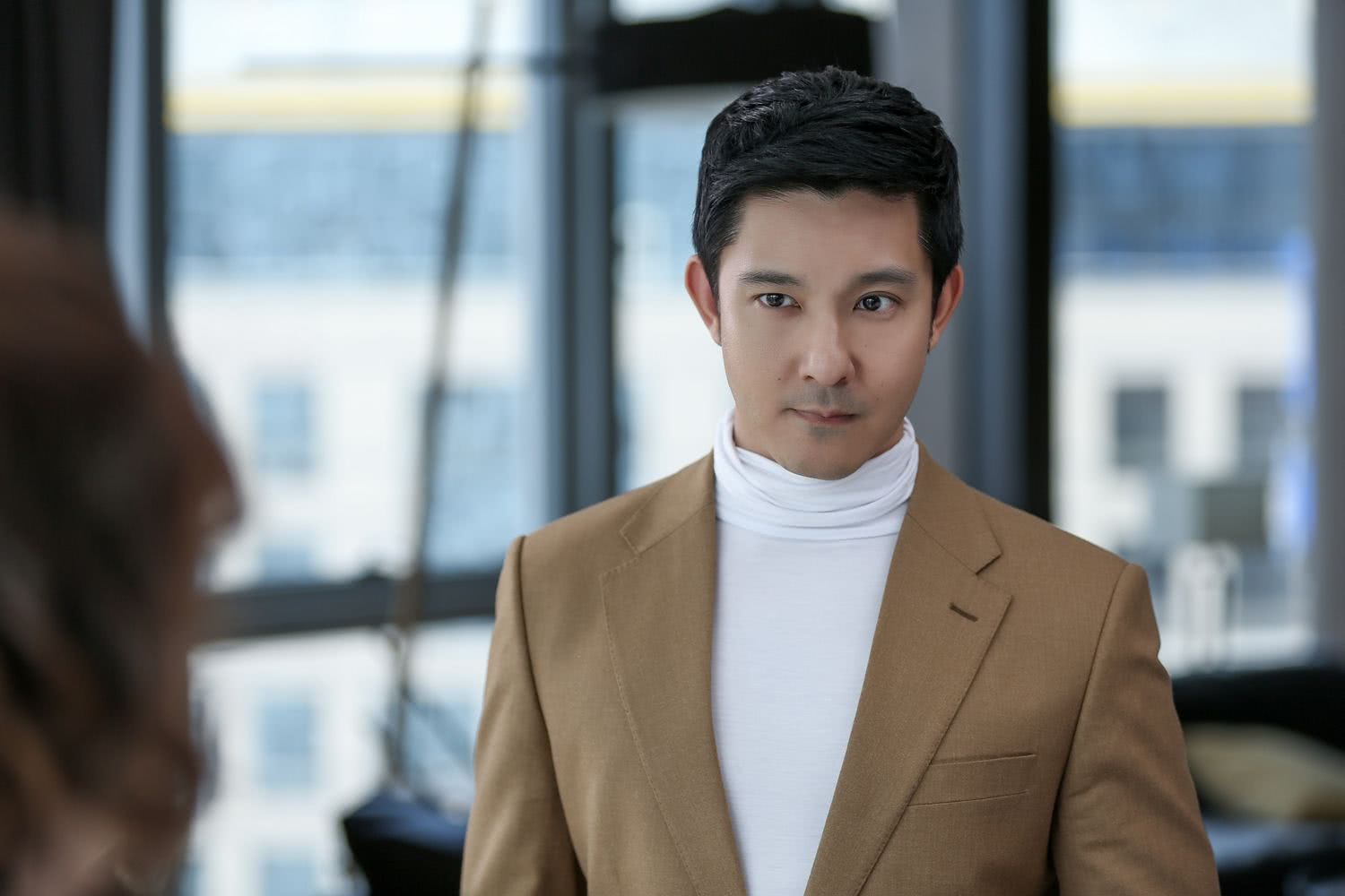 他13岁打工维持生计,曾遭初恋无情劈腿,如今43岁却是宠女狂魔