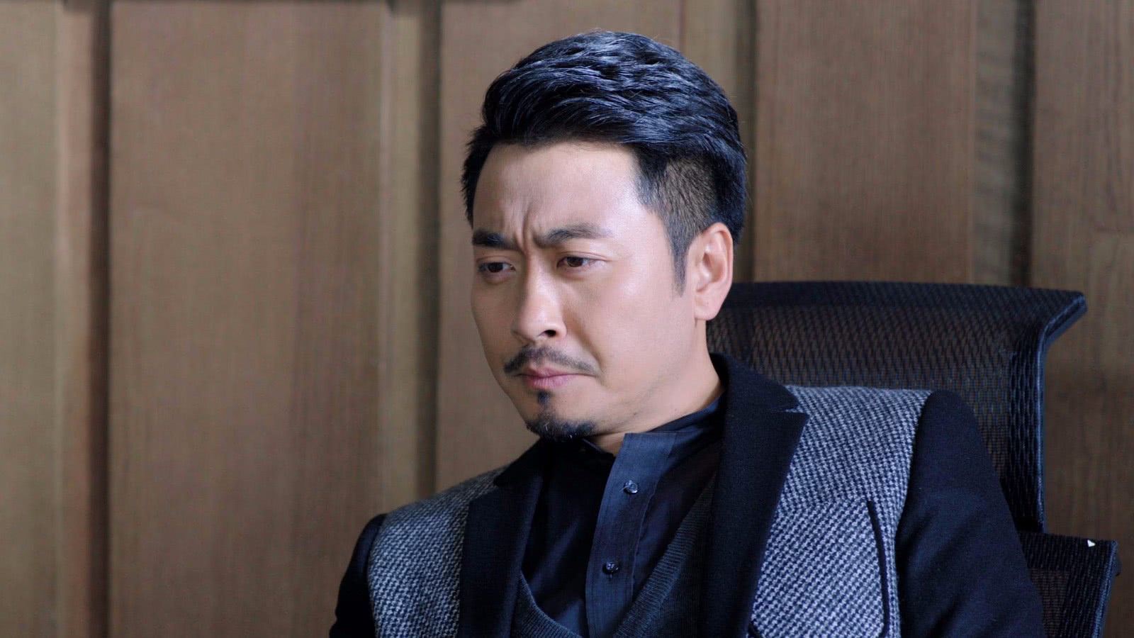 在《人民的名义》躺红,早年搭档唐国强出道,十四年不被人注意|黄俊鹏