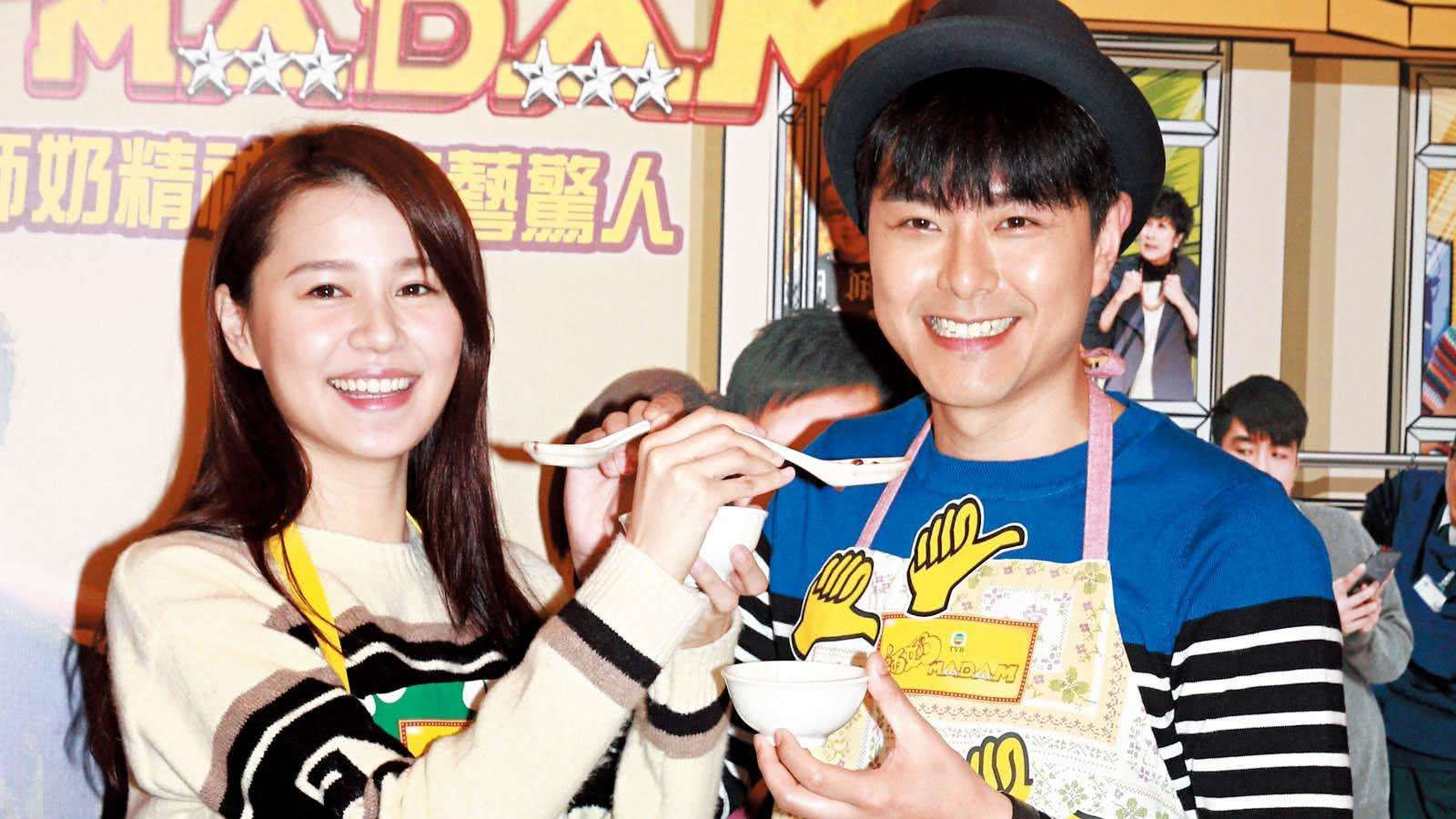长相清纯的豪门千金,嫁给大4岁演员,如今38岁很美很幸福