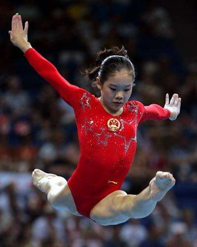 员,连续3届世锦赛跳马比赛夺得金牌,而且其中一个动作被命名为程菲跳