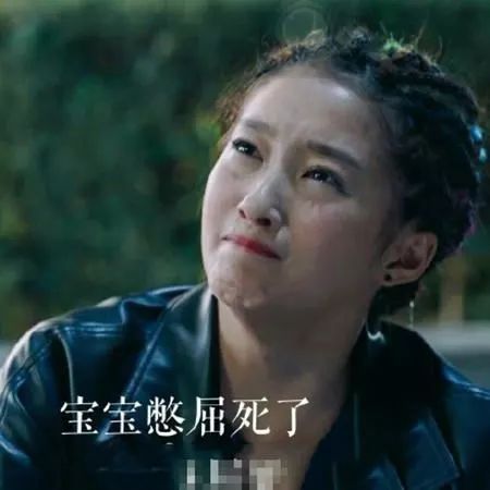 关晓彤是假笑女孩?面对镜头时笑容满面,转头就开始翻白眼