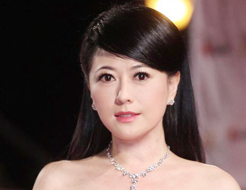 她被称"台湾第一美女",两次嫁富豪都净身出户,今55岁宛若少女