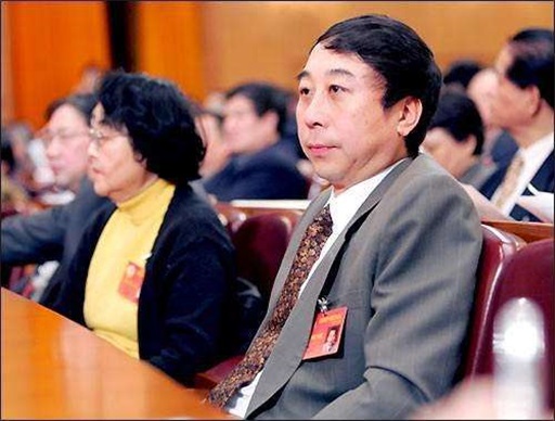 冯巩和老婆合影曝光,原来她长成这样,难怪不想公开