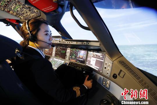 机?走近这位女飞行员|殷立勤|女飞行员|东航_新