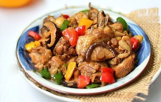 主料:香菇30g,走地鸡600g.香菇鸡