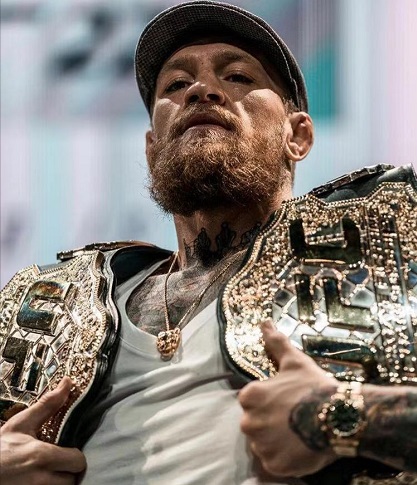 原来,嘴炮在那场比赛中是赞助商之一,关键不论是在ufc发布会中,还是