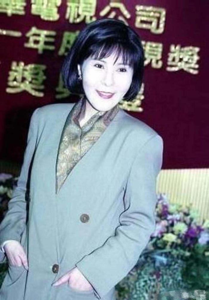金钟视后李丽凤, 父亲离世后被查出恶性肿瘤, 年仅67岁因癌症去世