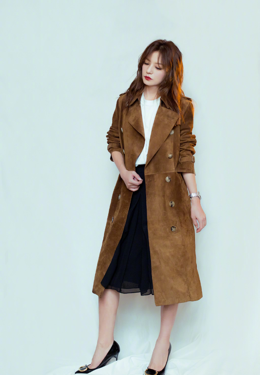 赵薇又瘦了这次瘦了30斤身穿牛仔裤秀筷子腿美得高调