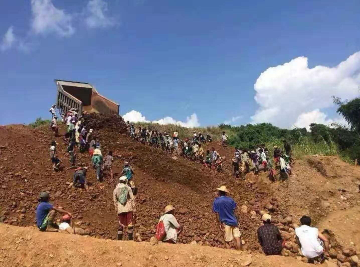 缅甸翡翠玉石之雨季寄语,缅北没有诗和远方,只有眼前的苟且!