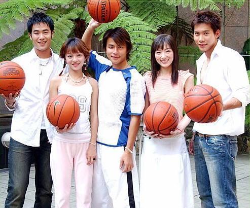 阮经天等一起主演偶像剧《绿光森林》,这部剧里陈亦飞演绎尚董事一角