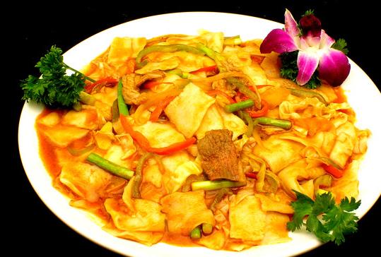 羊肉炒面片,是宁夏石嘴山的美食,面韧肉鲜