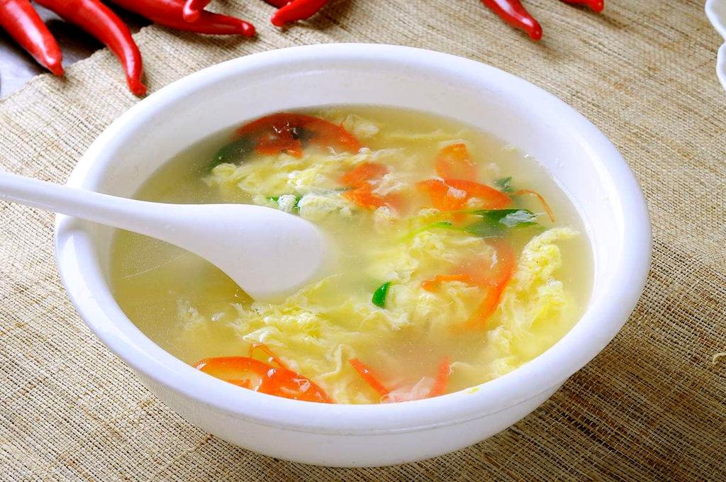 西红柿鸡蛋汤不入味,厨师说漏嘴:按照这个方法做,味道鲜美