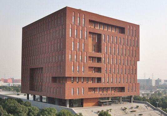 依托浙江大学各种强大的数字资源和先进的管理模式,在2018年实现一本