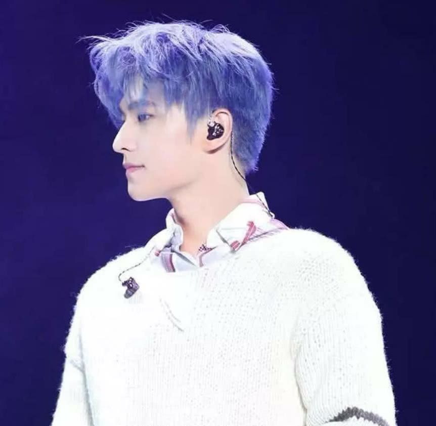 绿发的权志龙是"漫画脸",看到杨洋的紫发后