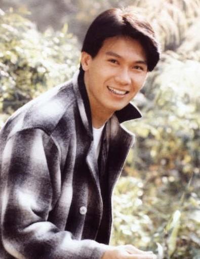 年轻的时候甄志强帅气,英伟,入行拍戏之前从事模特工作,在业内可是