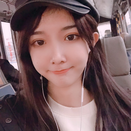 "女装大佬"艾比同学聚会,艳压女同学,和班主任同框似闺蜜