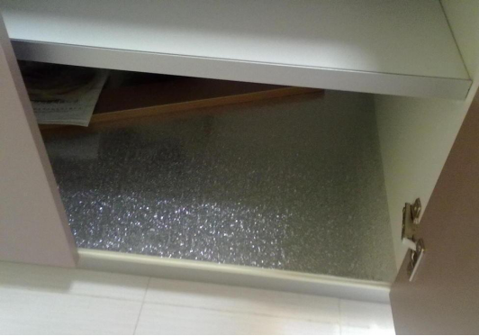 老师傅告诉我橱柜铺上铝箔纸十年不受潮,真的是这样么?