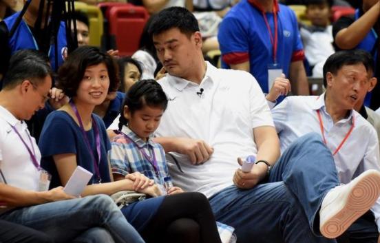 姚明的爷爷名叫姚学明,江苏省吴江市震泽镇人,后迁居上海,在身高普通