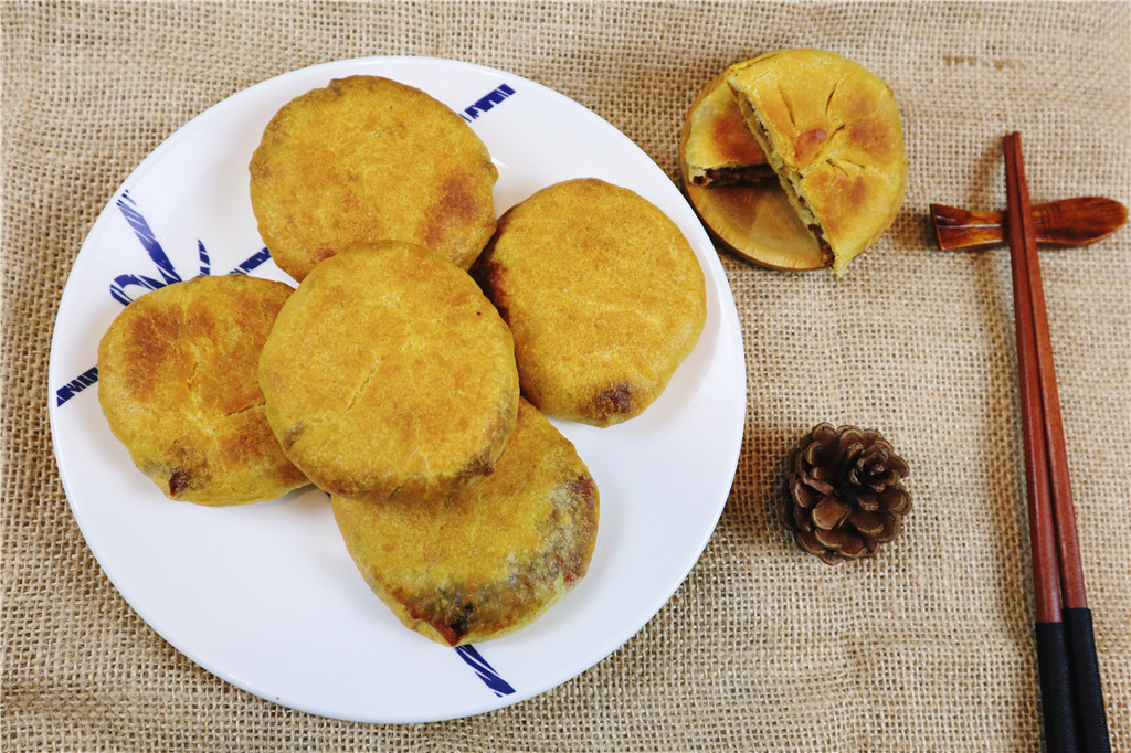 一碗面粉,做出家人最爱吃的牛肉饼,外酥里香,比油条好吃