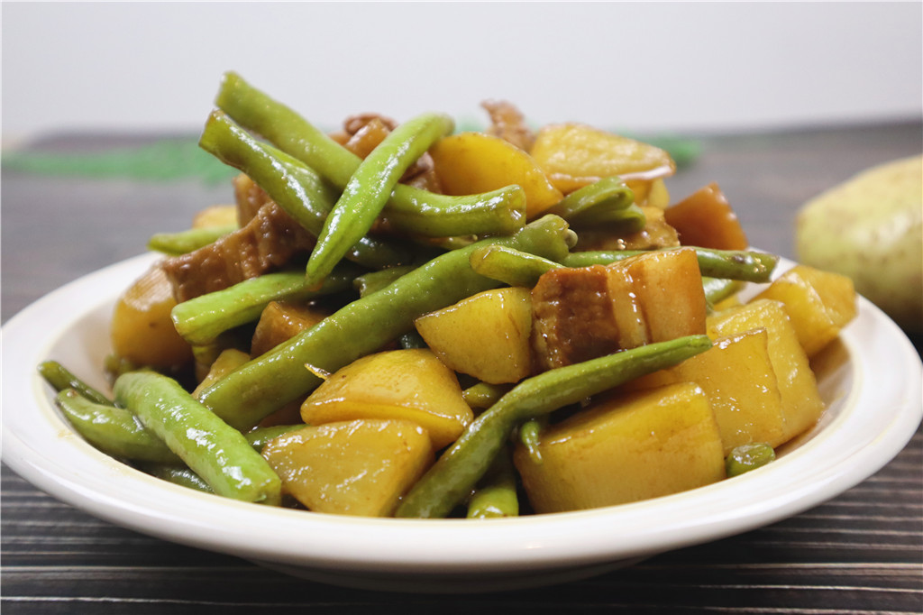 1个土豆,1把豆角,教你做出美味可口的家常菜,看馋了