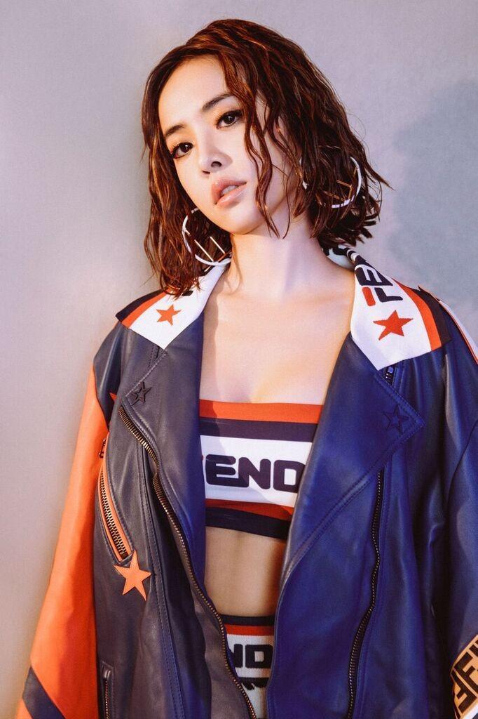 蔡依林大秀火辣腹肌女王气场满分