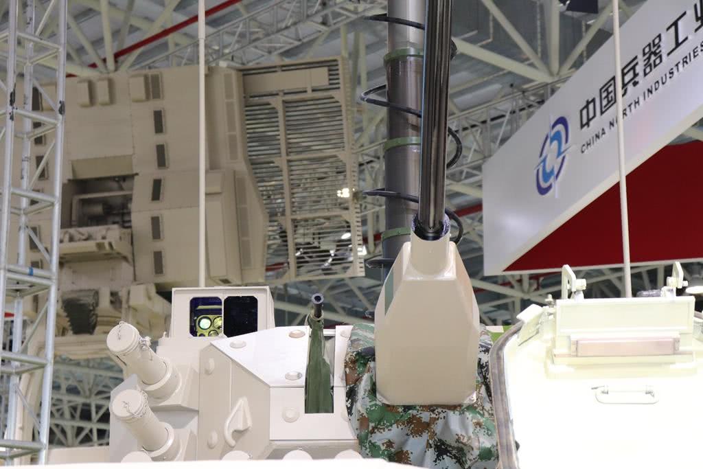 国产轮式装甲侦察车面世,雷达光电一应俱全,火力凶猛堪比步战