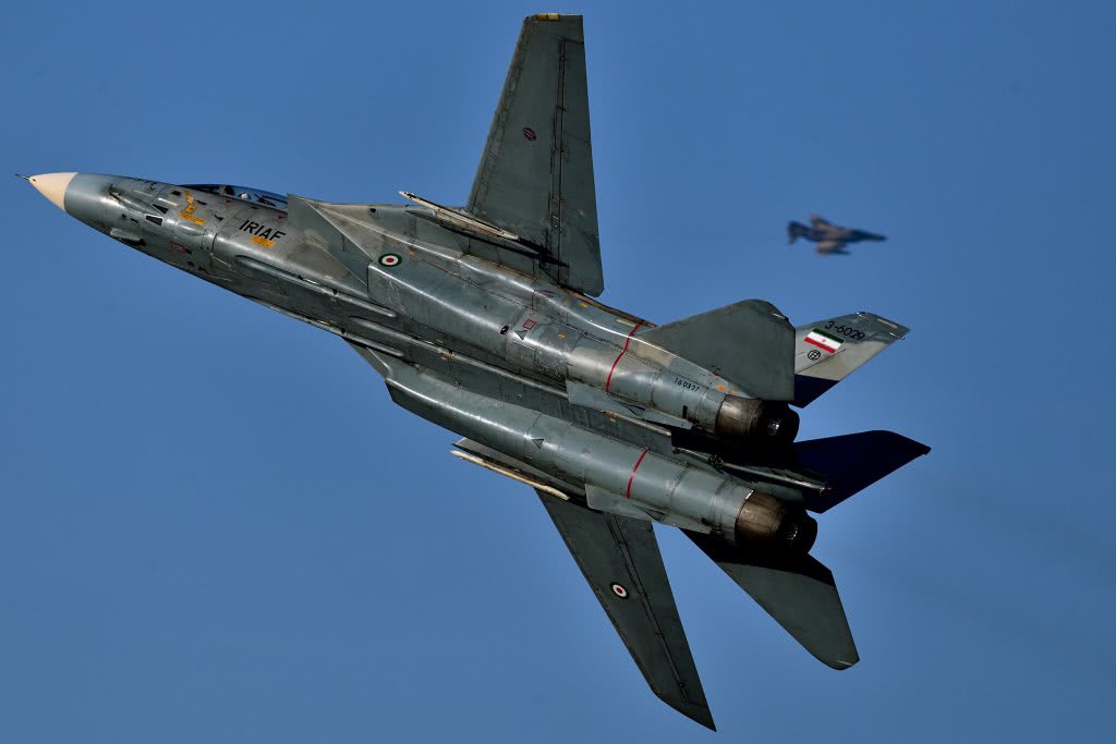 伊朗航展上的军用飞机,被称作"波斯猫"的f14战斗机引人注目