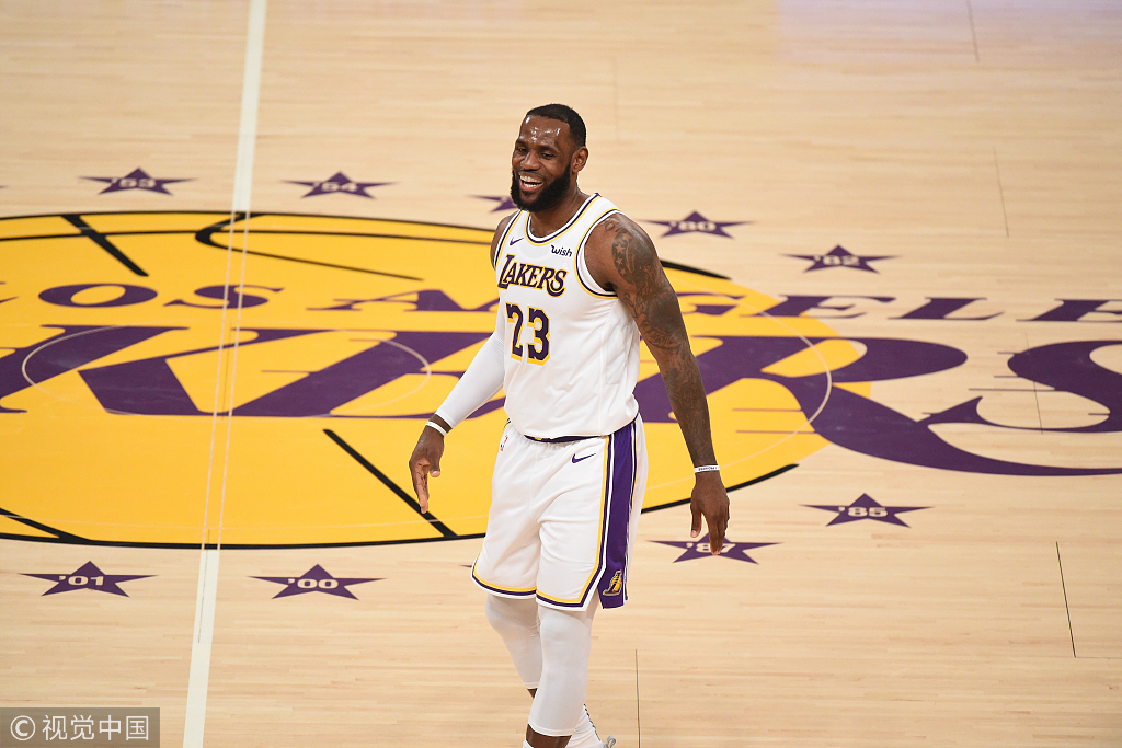 年轻的湖人让詹姆斯距离总冠军更近永远不要低估他总冠军的心