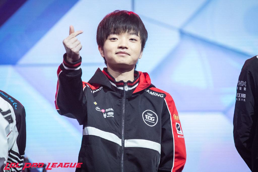 不存在的! iboy: 我不爱说废话只爱说骚话