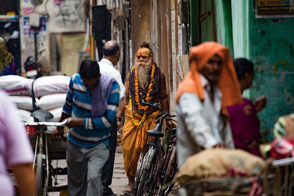 印度苦行僧成恒河模特:向游客索要拍照小费,1次200元不等