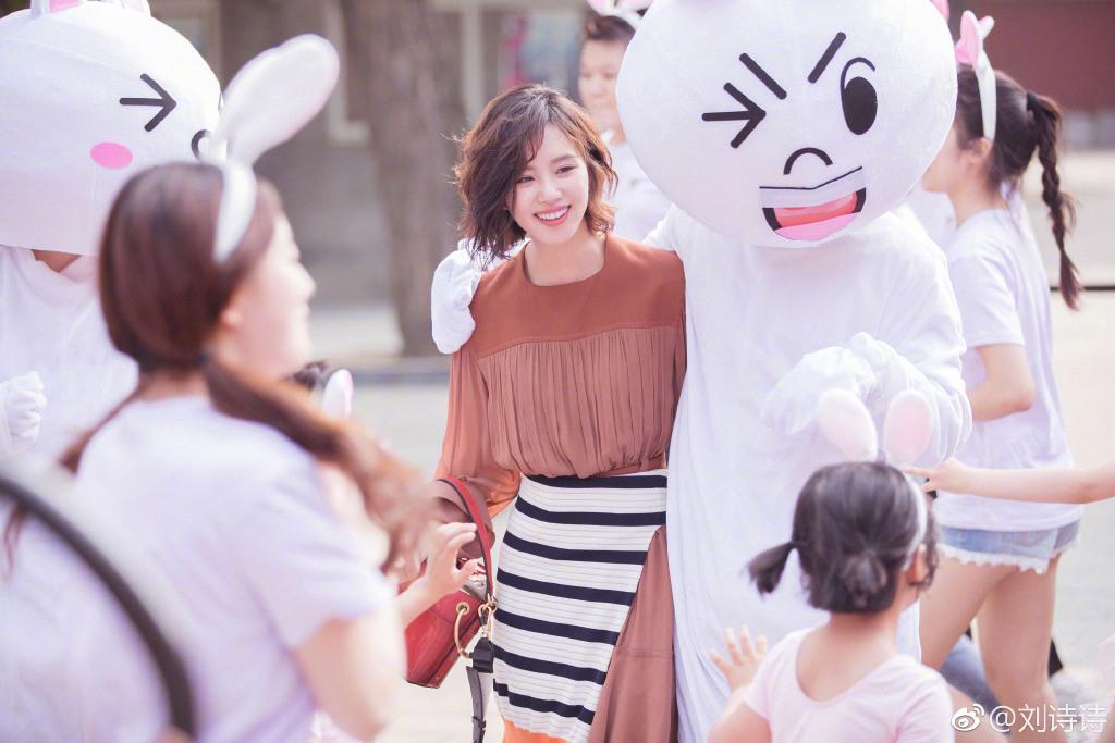 刘诗诗的一款鲻鱼头短发,时髦减龄又清甜,清新脱俗美得精致