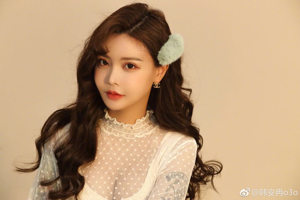 说好活到老整到老现在韩安冉顺利产子在产房还要直播