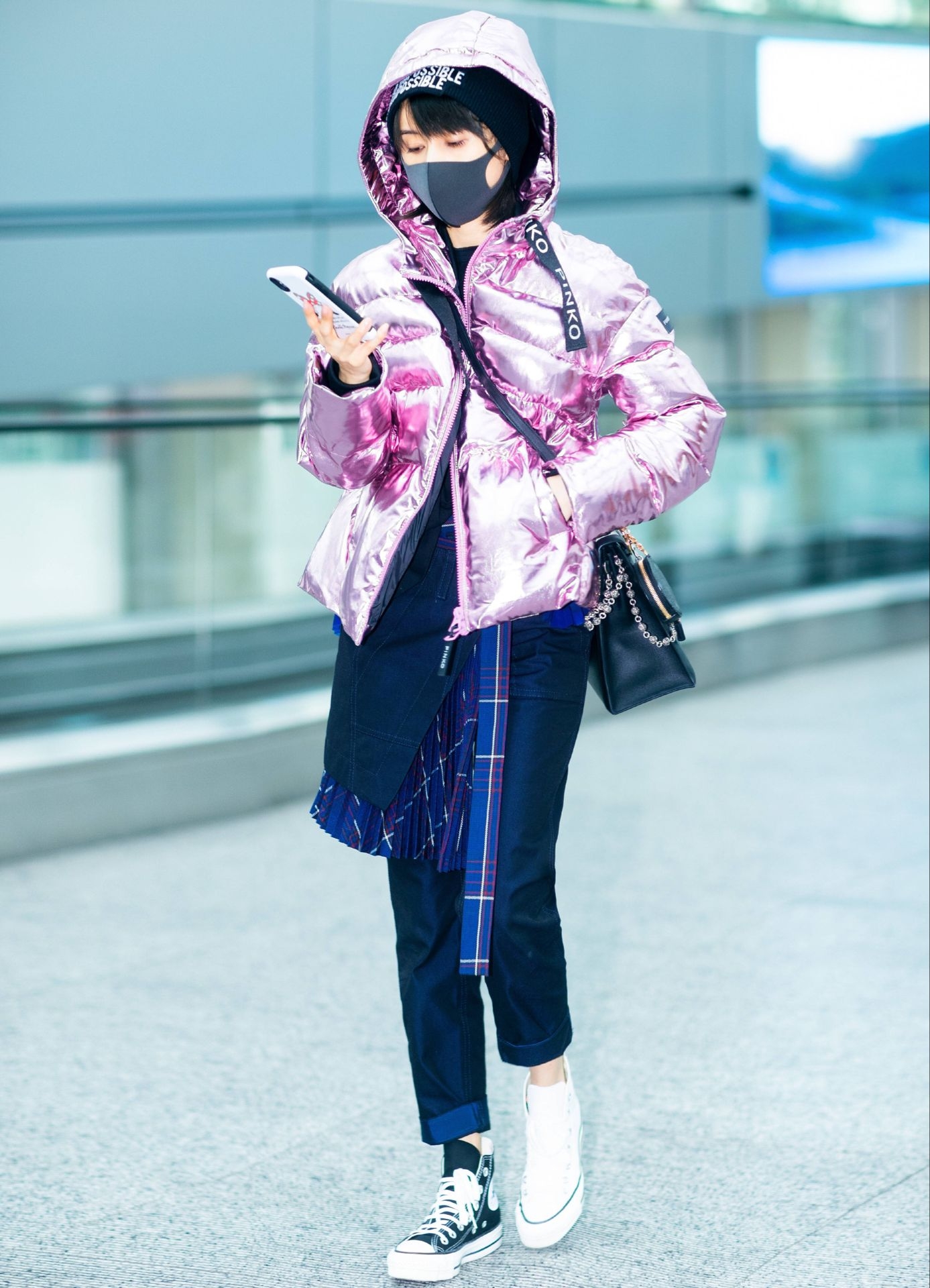 王子文一袭亮色羽绒外套,深得人心!时尚范儿特耀眼