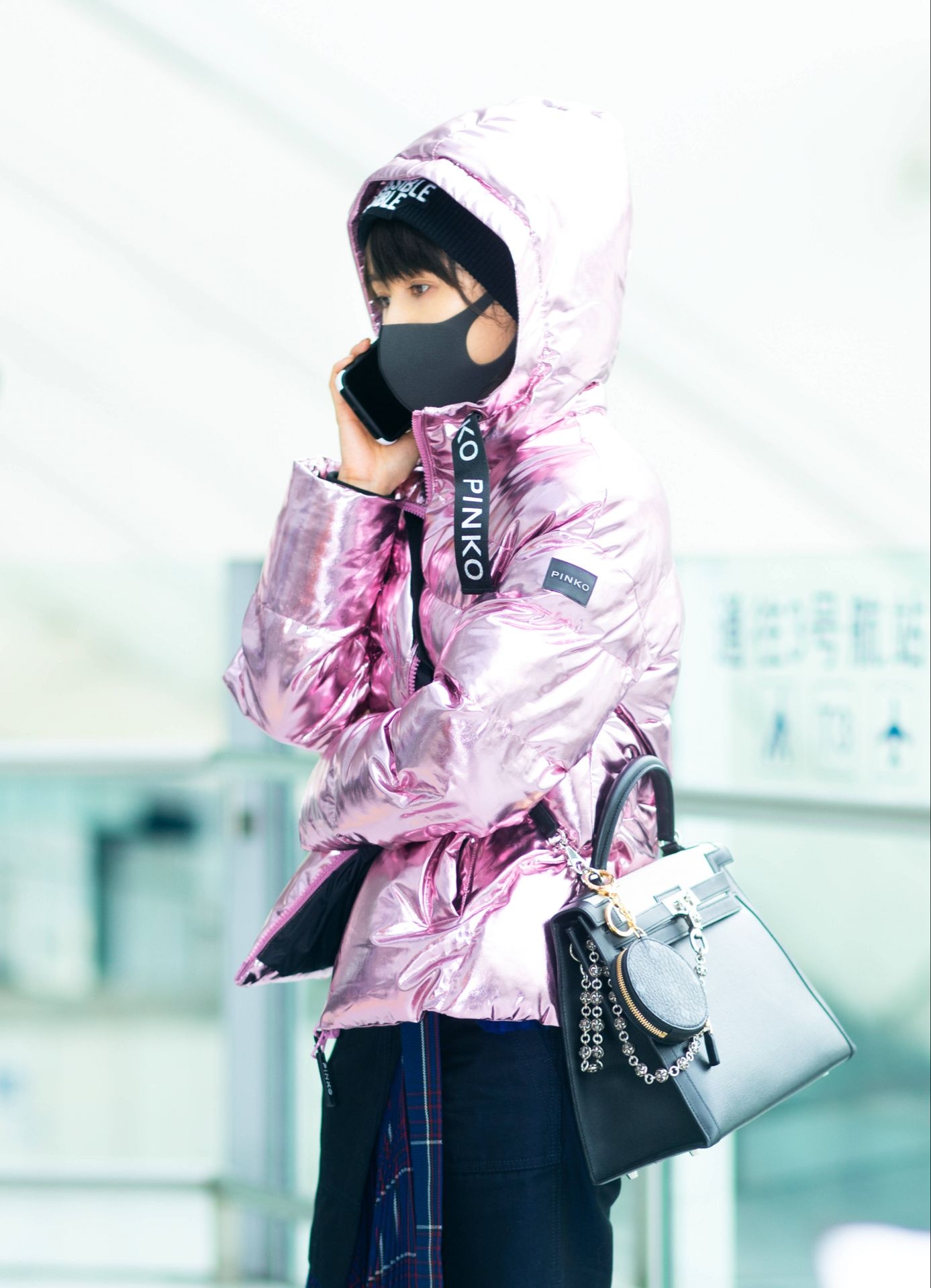 王子文一袭亮色羽绒外套,深得人心!时尚范儿特耀眼