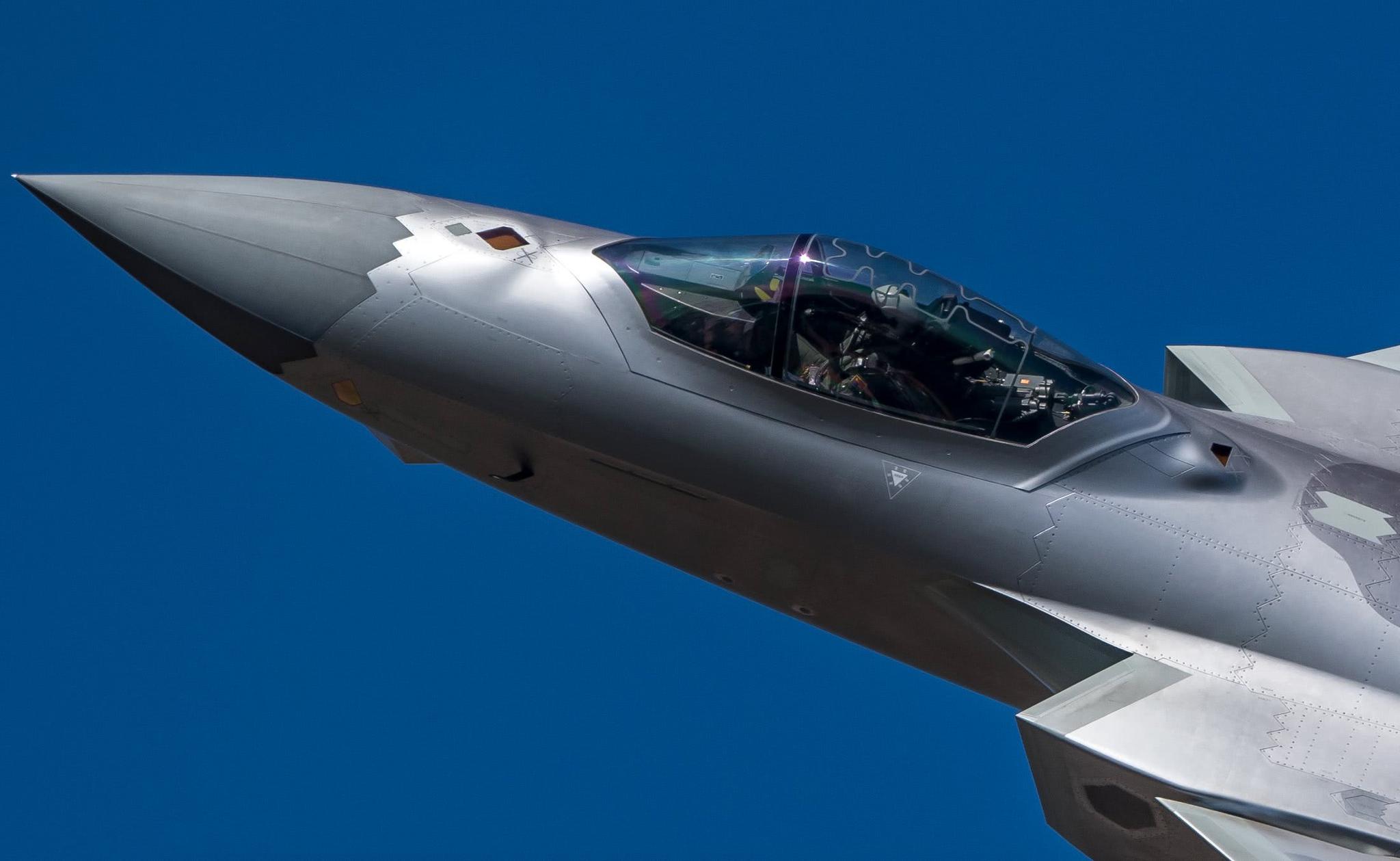 8张图告诉您歼20隐形战机的外表做工有多细比f22好