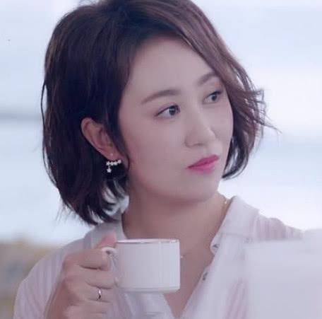 马丽只是把短发稍微留长几厘米变成了波波头短发造型意外减龄